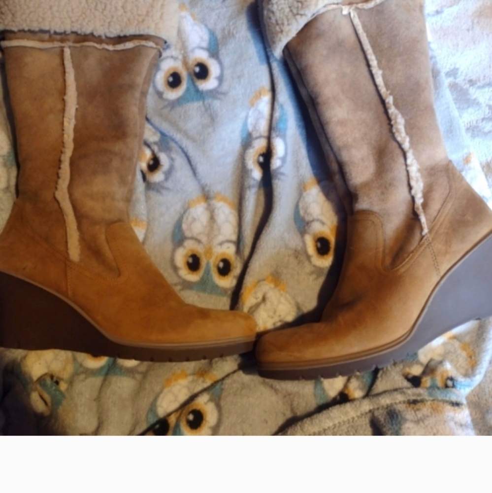 Ecco Boots - Picture 2 of 2